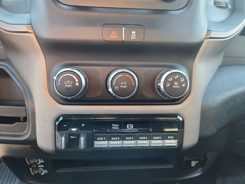 Used 2021 RAM 4500 Tradesman w/ Chrome Appearance Group RWD image 16