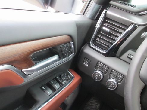 New 2026 GMC Sierra 2500 Denali Ultimate image 17