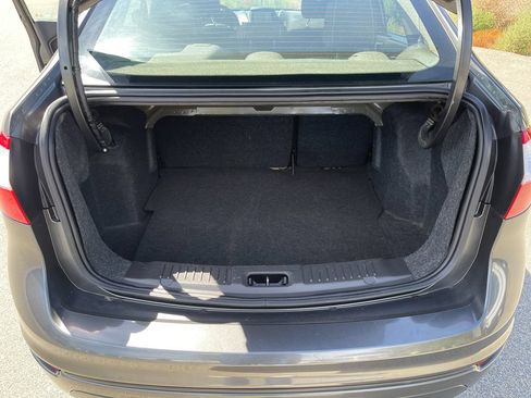Used 2016 Ford Fiesta SE w/ Equipment Group 201A FWD image 9