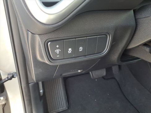 Used 2025 Kia Soul LX w/ LX Technology Package FWD image 17