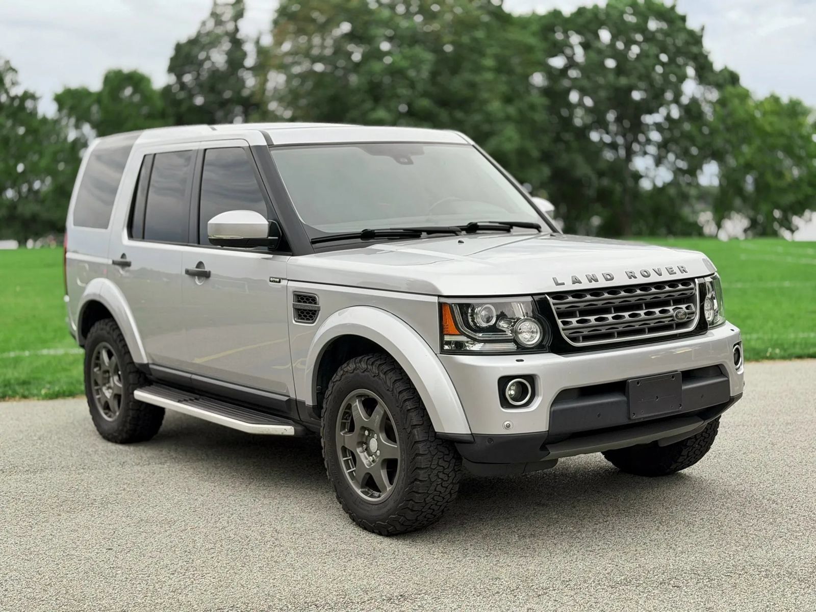 Used 2016 Land Rover LR4 HSE AWD/4WD image 2