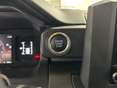 Used 2025 Toyota 4Runner SR5 image 19