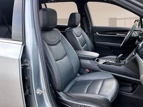 Certified 2025 Cadillac XT6 Premium Luxury image 7