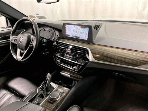 Used 2018 BMW 530i xDrive w/ Premium Package image 14