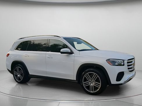 Used 2026 Mercedes-Benz GLS 450 4MATIC image 36