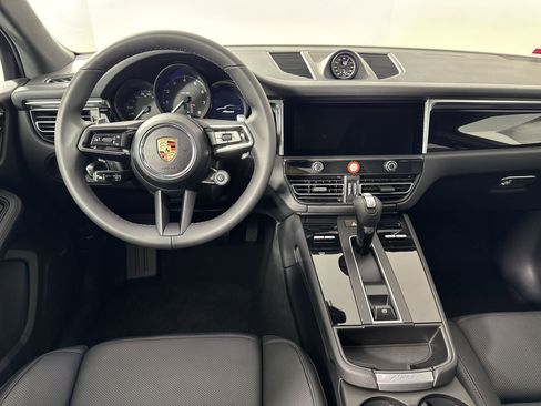 Certified 2025 Porsche Macan AWD/4WD image 26