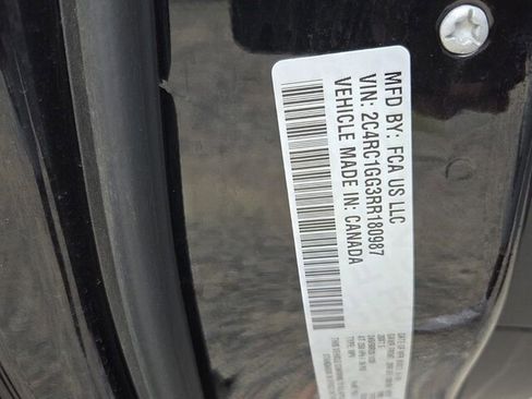 Used 2024 Chrysler Pacifica Limited w/ Uconnect Theater Family Group FWD image 7