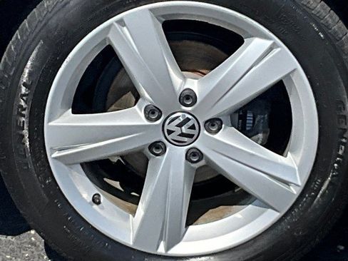 Used 2013 Volkswagen Passat 2.5 SE FWD image 9