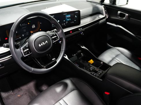 Used 2024 Kia Sorento S image 8