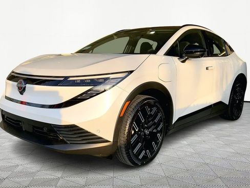 New 2026 Nissan Leaf Platinum+ w/ Cargo Package (Platinum+) image 2