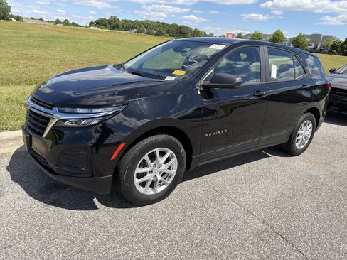Used 2023 Chevrolet Equinox LS AWD/4WD image 5