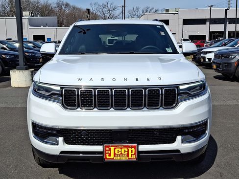 Certified 2022 Jeep Wagoneer Series I AWD/4WD image 2