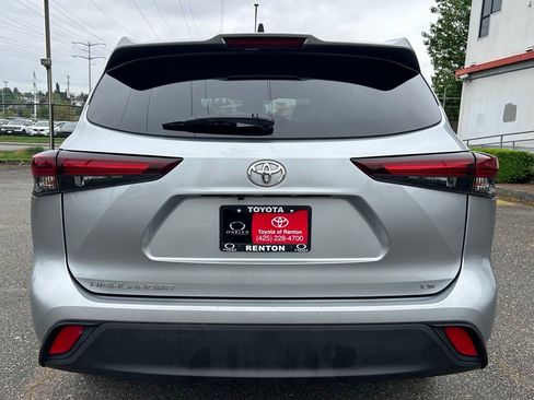 Certified 2025 Toyota Highlander LE FWD image 6