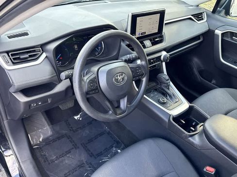 Used 2025 Toyota RAV4 XLE image 13