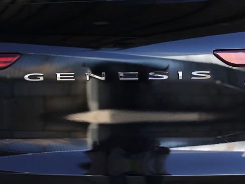 Used 2023 Genesis GV70 2.5T w/ Sport Prestige Package image 20