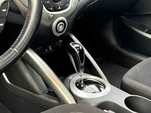 Used 2017 Hyundai Veloster Value Edition image 15