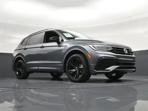 Used 2023 Volkswagen Tiguan SE R-Line FWD image 32