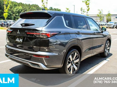 Used 2025 Mitsubishi Outlander SE FWD image 6
