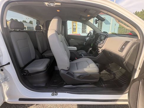 Used 2022 Chevrolet Colorado W/T RWD image 22