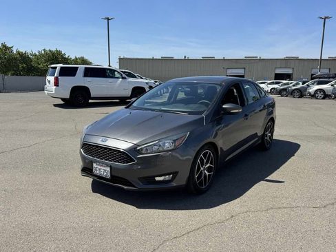 Used 2018 Ford Focus SEL FWD image 5
