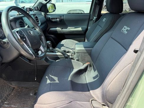Used 2021 Toyota Tacoma TRD Off-Road AWD/4WD image 5