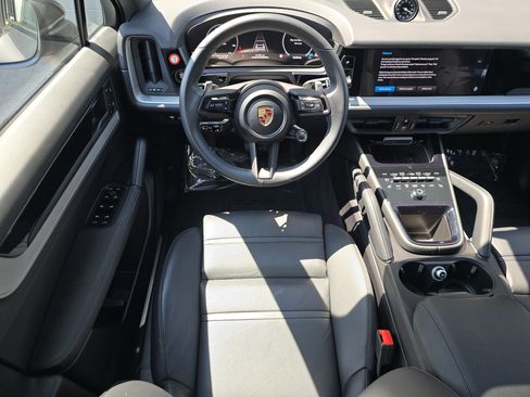 Certified 2025 Porsche Cayenne Coupe image 25