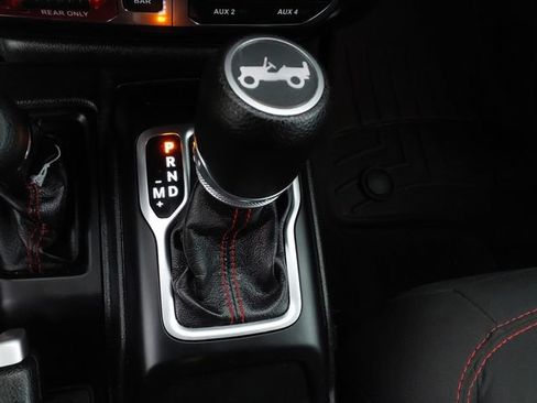 Used 2019 Jeep Wrangler Unlimited Rubicon w/ Cold Weather Group AWD/4WD image 18