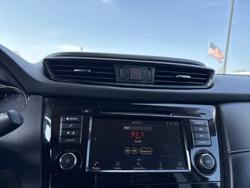 Used 2020 Nissan Rogue S w/ Special Edition Package image 23