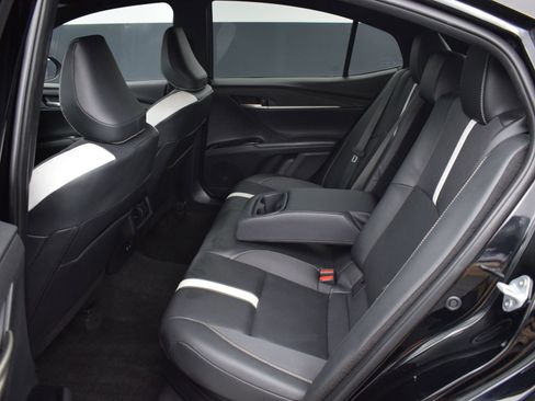 Used 2025 Toyota Camry SE FWD image 12