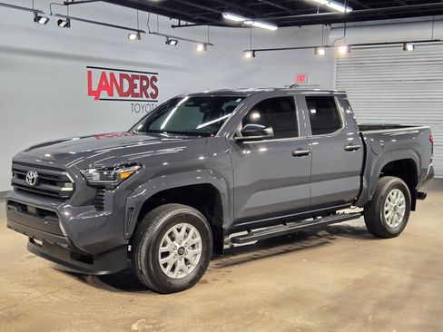 Used 2024 Toyota Tacoma SR image 3