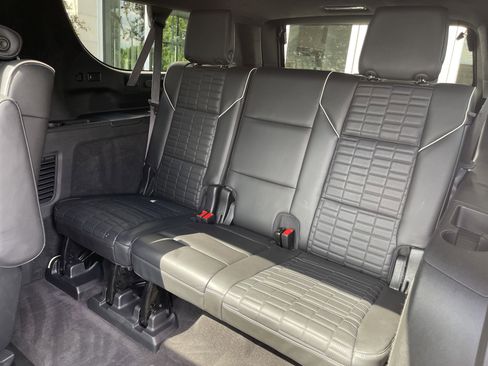 Used 2022 Cadillac Escalade ESV Premium Luxury Platinum AWD/4WD image 23