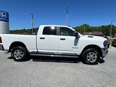 Used 2025 RAM 2500 Big Horn AWD/4WD image 3