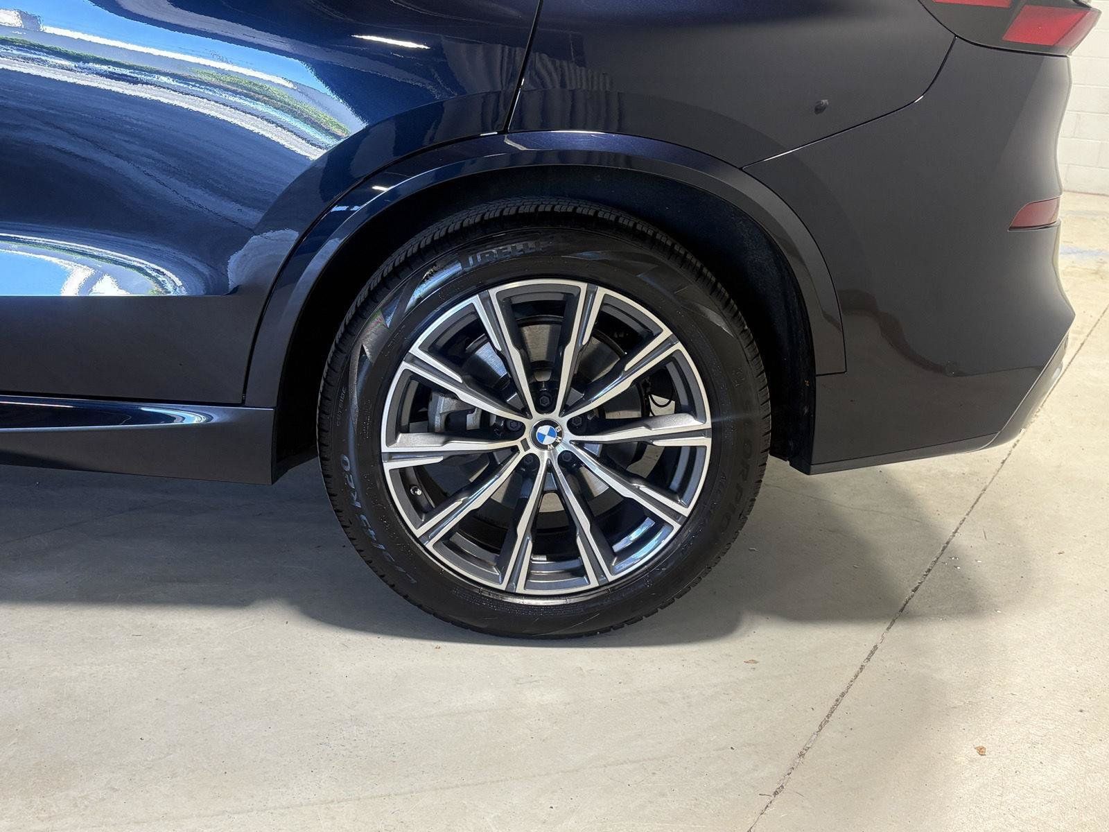 Used 2024 BMW X5 xDrive40i w/ M Sport Package AWD/4WD image 39