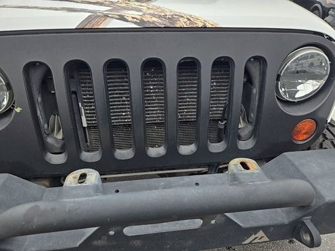 Used 2013 Jeep Wrangler Unlimited Rubicon w/ Connectivity Group image 27