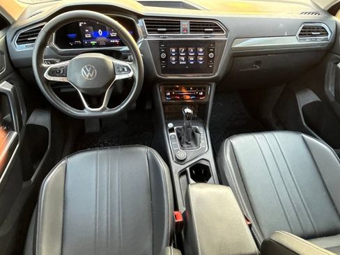 Used 2022 Volkswagen Tiguan SE AWD/4WD image 16