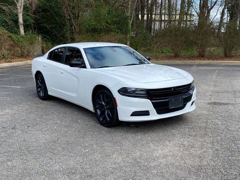 Used 2019 Dodge Charger SXT w/ Blacktop Package image 3