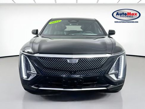 Used 2024 Cadillac Lyriq Luxury AWD/4WD image 2