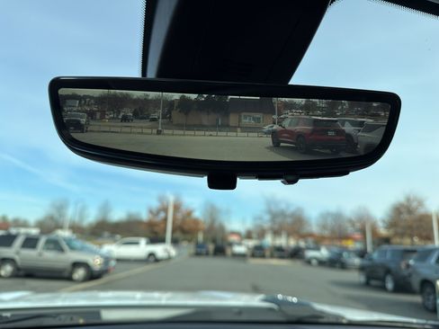 Used 2022 Chevrolet Silverado 2500 Custom w/ Custom Value Package image 17