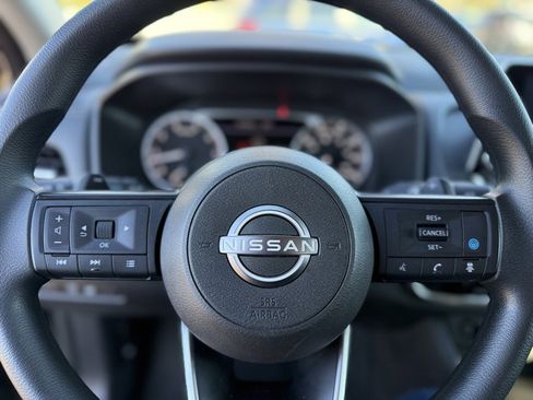 Used 2024 Nissan Rogue SV image 31