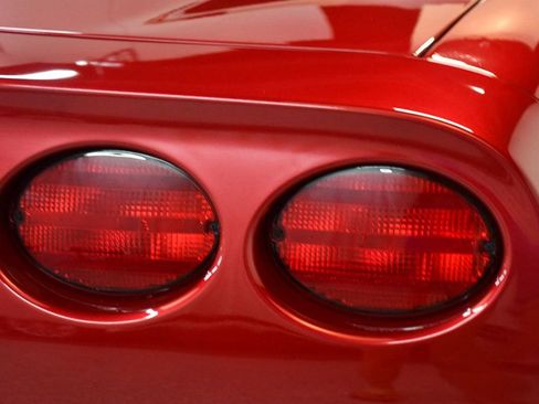 Used 2002 Chevrolet Corvette Coupe w/ Preferred Equipment Group2 RWD image 14