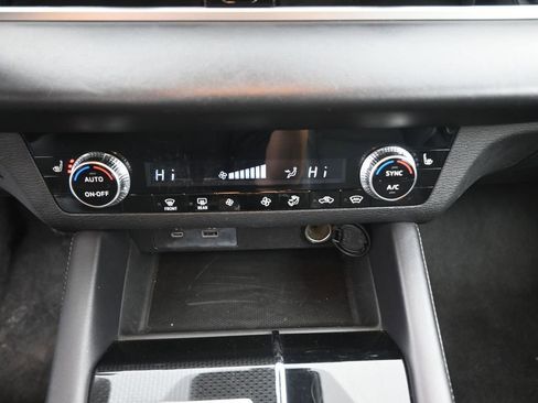 Used 2023 Mitsubishi Outlander SE AWD/4WD image 3