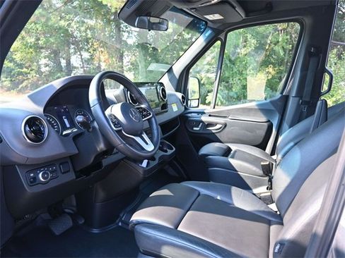 Used 2023 Mercedes-Benz Sprinter 2500 image 17