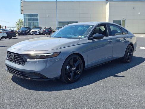 Used 2025 Honda Accord Sport image 3