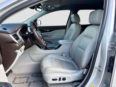 Used 2019 GMC Acadia SLT w/ LPO, Floor Liner Package image 23