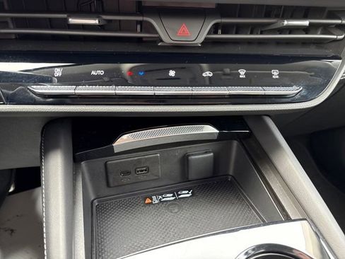 Used 2025 Buick Envision Sport Touring image 19