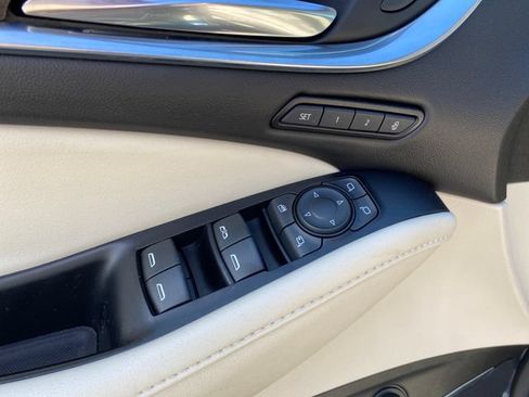 Used 2023 Buick Enclave Avenir w/ Avenir Technology Package AWD/4WD image 19
