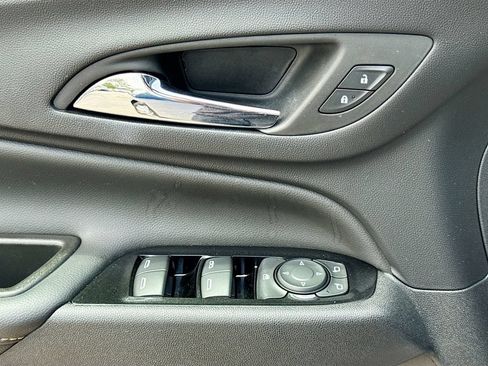 Used 2024 Chevrolet Equinox Premier FWD image 23