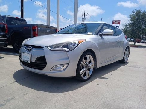 Used 2016 Hyundai Veloster w/ Option Group 03 FWD image 3