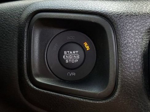 Certified 2025 Jeep Gladiator Sport AWD/4WD image 41