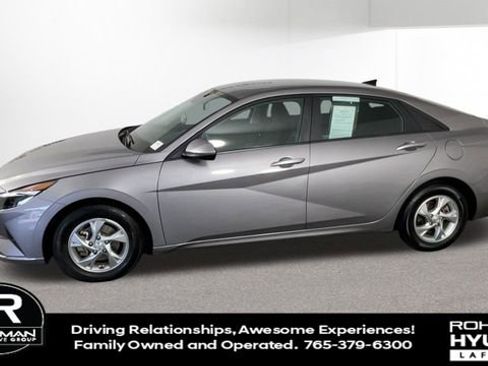 Used 2023 Hyundai Elantra SE w/ Preferred Accessory Package image 5